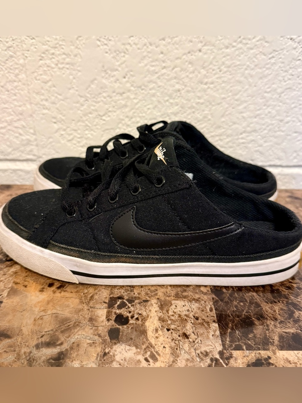 WOMENS Nike Slid on Sneakers